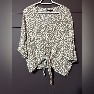 GUC XL Tie Front Print Slouchy Button Down Crop Blouse